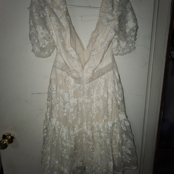 DB STUDIO 3d floral lace v-neck short dress soft white size 12 - Picture 6 of 7